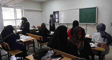 Elazığ'da okuma-yazma kursuna yoğun ilgi