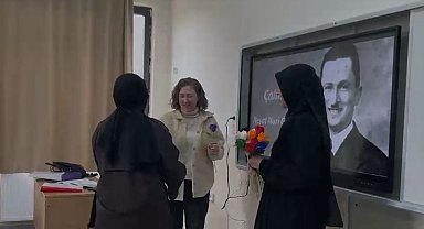 Elazığ'da vefa örneği: öğrencilerden öğretmenlerine anlamlı hediye