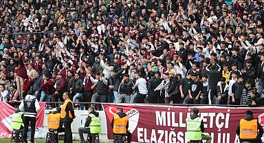 Elazığspor taraftarından polislere çiçek