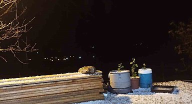 Elazığ'da dolu etkili oldu