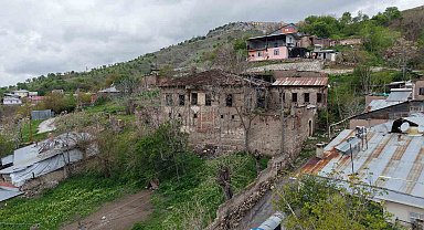 Elazığ'ın 5 asırlık mirası Nihat Bey Konağı bahar renklerine büründü