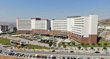 Elazığ'da 3. kattan düşen 4 yaşındaki çocuk ağır yaralandı
