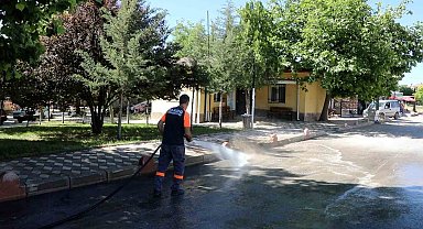 Elazığ'da belediye ekiplerinin, temizlik mesaisi sürüyor
