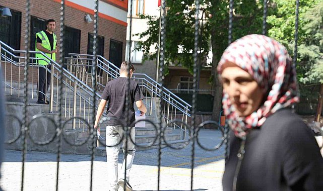 Elazığ'da LGS maratonu başladı: 7 bin 729 öğrenci geleceği için ter döküyor