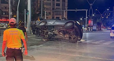 Elazığ'da otomobille çarpışan araç yan yattı: 11 yaralı