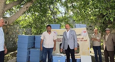 Sivrice'de arıcılara kovan desteği