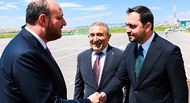 Van’da Güçlü Teşkilat Buluşması: AK Parti Elazığ Heyeti Tam Kadro Katıldı