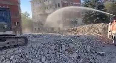Elazığ'da 5 katlı bina korna sesi ile yıkıldı