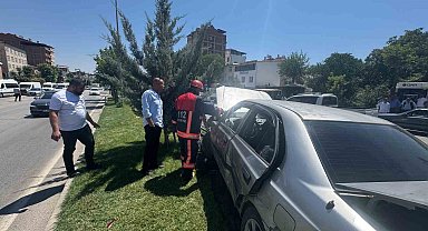 Elazığ'da beton mikseriyle otomobil çarpıştı: 3 yaralı