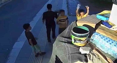 Elazığ'da kapalı büfeden su alan gençlerin dürüstlüğü esnafı duygulandırdı