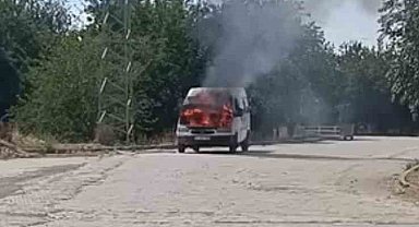 Elazığ'da minibüs yangını